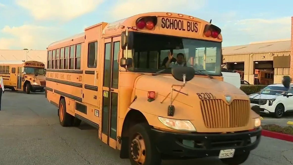 LAUSD students head back to school with new classroom tech restrictions