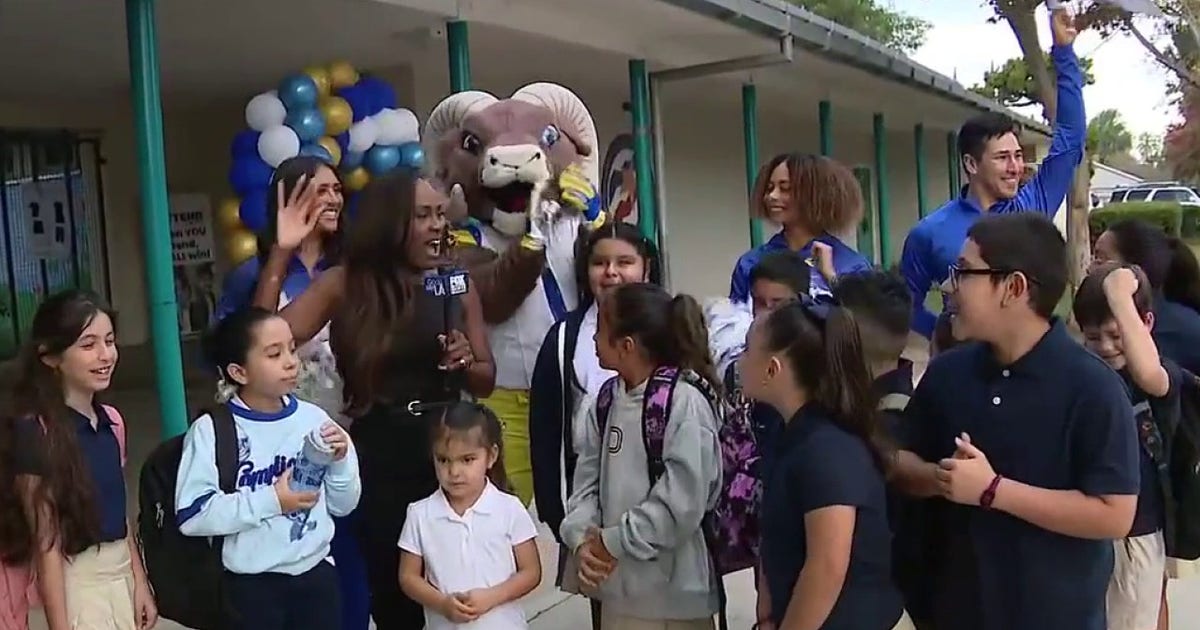 LAUSD students head back to school with new classroom tech restrictions