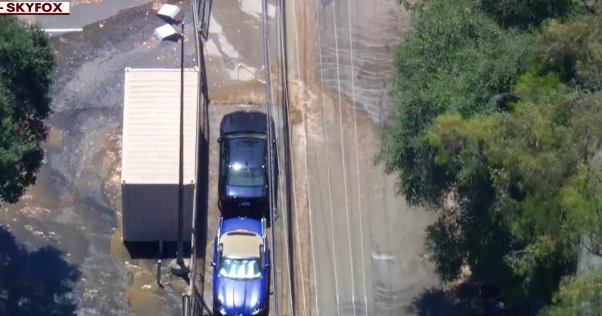 Water main break causes street flooding in Hollywood Hills
