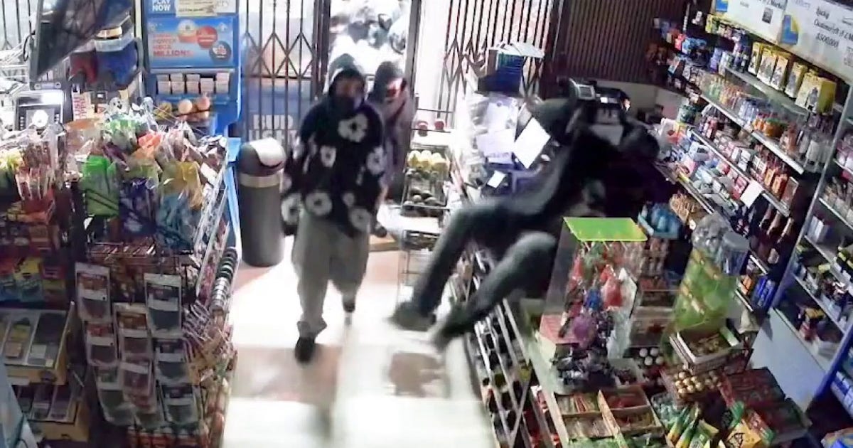 Dozens of looters break into Bellflower store after street takeover