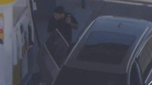 Police chase suspect stops for gas mid-pursuit in Los Angeles