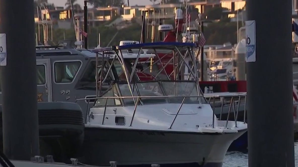 Suspected migrants dock boat in Newport Beach and scatter, exclusive video shows