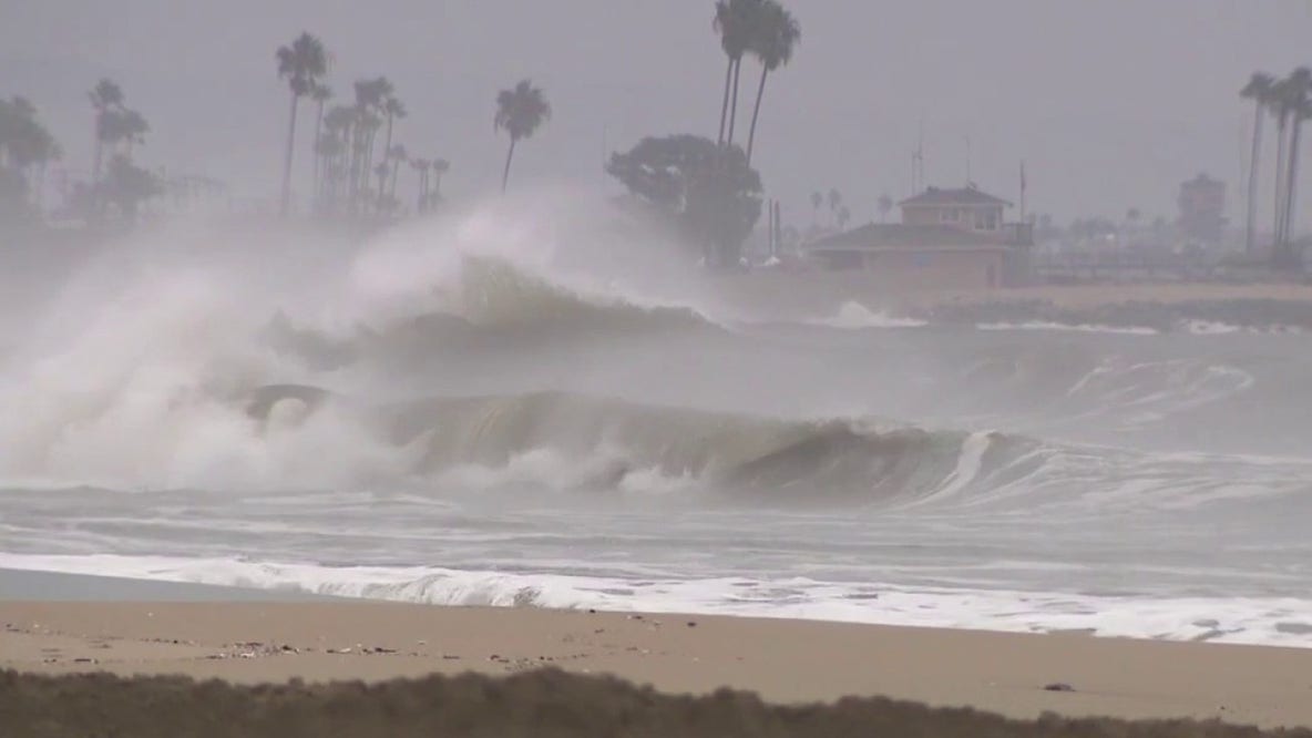 Long Beach crews battle high tides and dangerous surf from Hurricane Marie