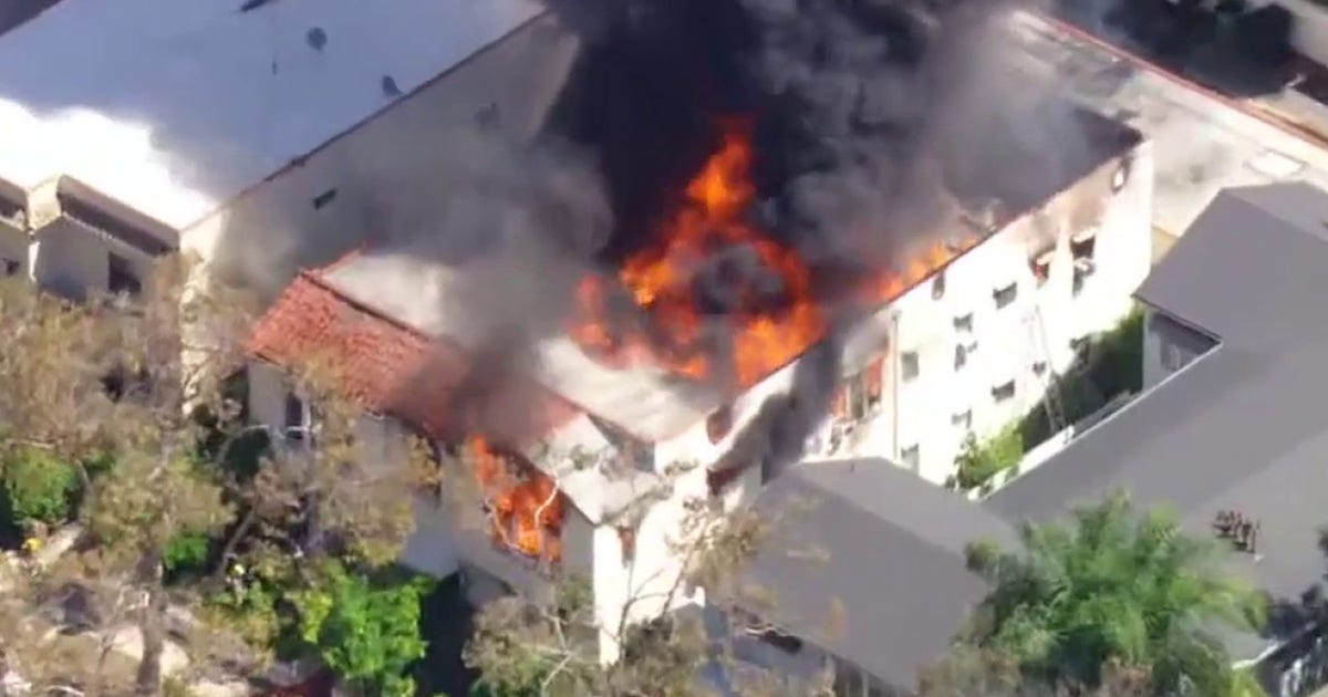 Beverly Hills apartment fire displaces residents, injures firefighters