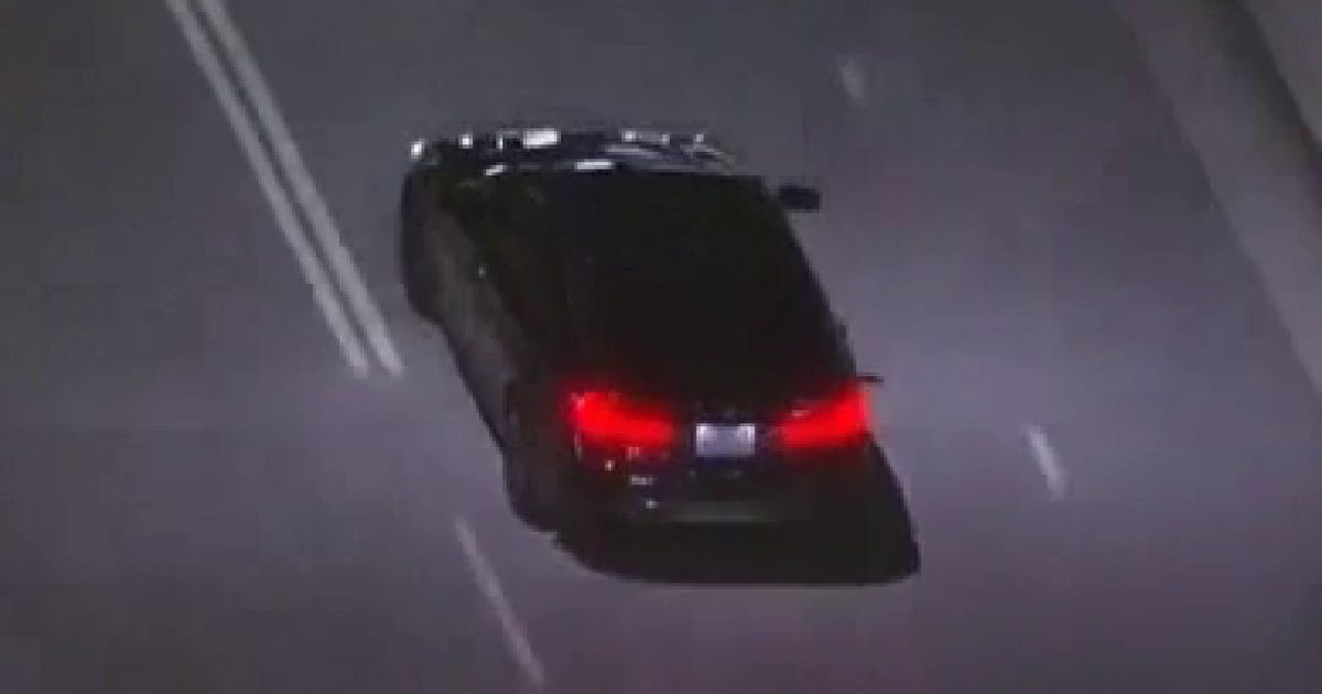 Police chase underway in Los Angeles