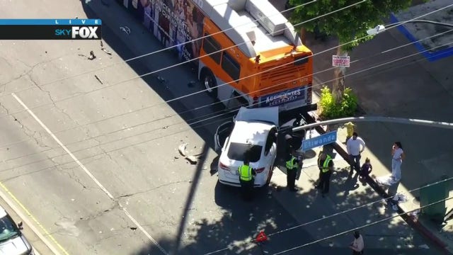 LA Metro bus involved in 3-vehicle crash in Reseda