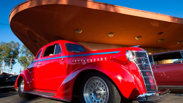 'Leno's Law': California bill exempting classic cars from smog inspections signed by Newsom