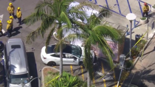 1 dead, 3 injured after car plows into Trader Joe’s parking lot near The Grove