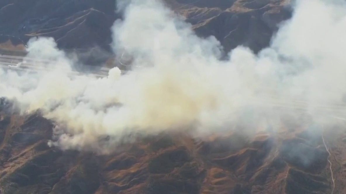 'Danny Fire' shuts down 5 Freeway, forces evacuations near Gorman