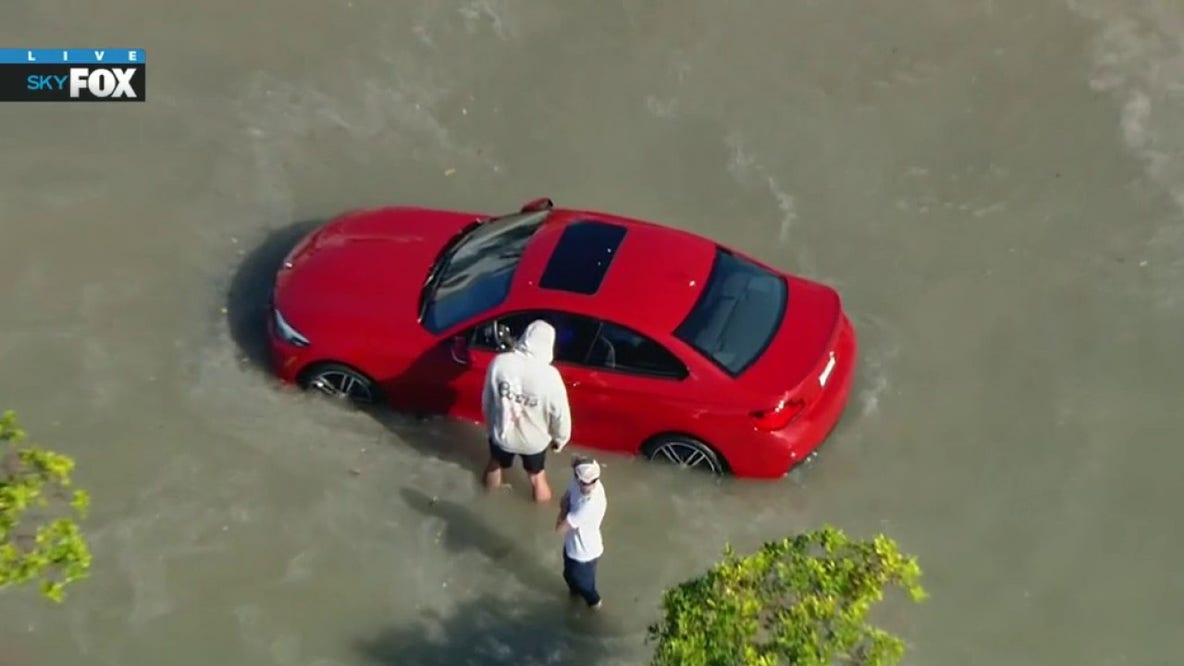 Newport Beach declares local emergency over coastal flooding on Balboa Peninsula