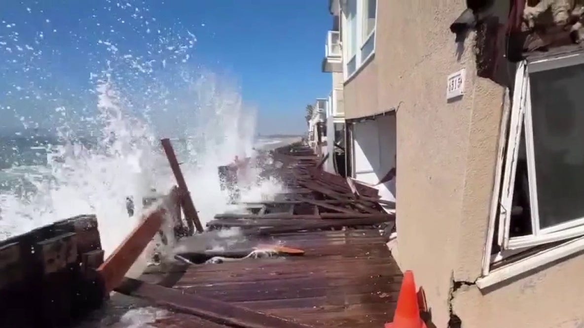 At least 8 Long Beach homes red-tagged as residents brace for high surf