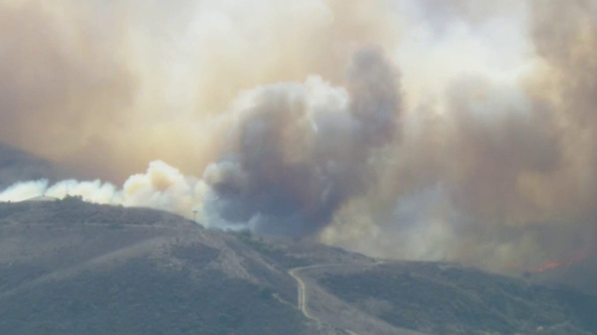 LIVE: Norte Fire in San Clemente threatens homes, forces evacuations