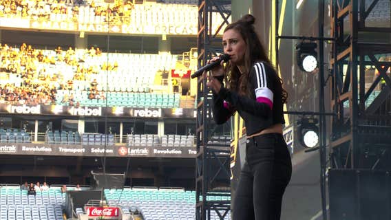 Watch as a grateful nation pays tribute to heroes through music in ‘Fire Fight Australia’