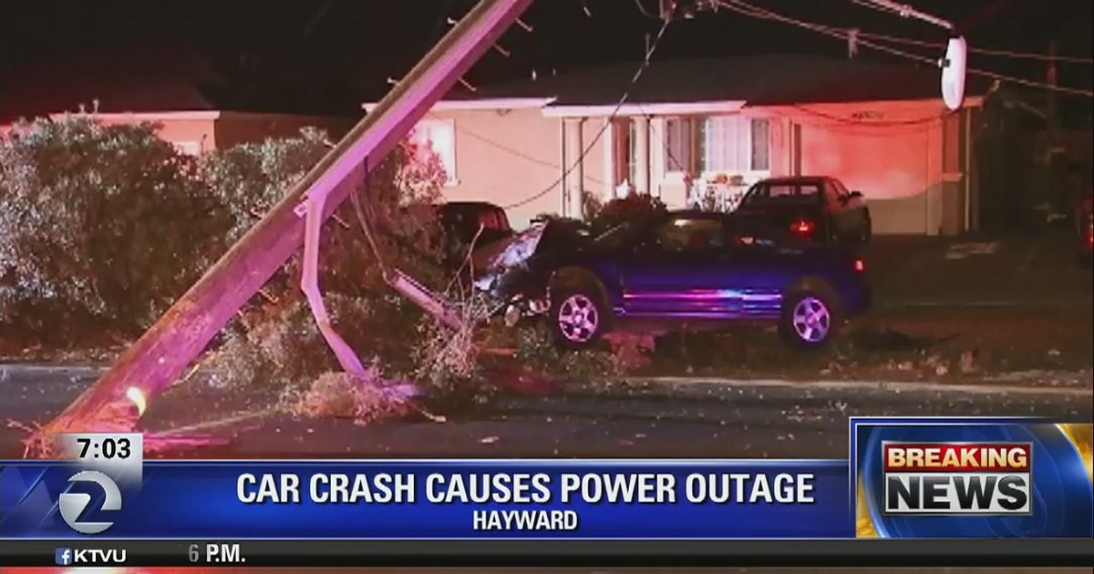 Car hits PG&E pole causing power outage in Hayward | KTVU FOX 2