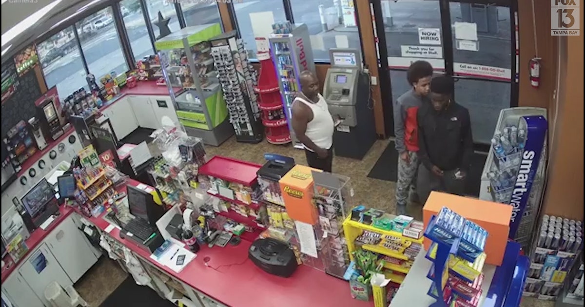 Watch: Suspects rob store while clerk suffers heart attack | KTVU FOX 2