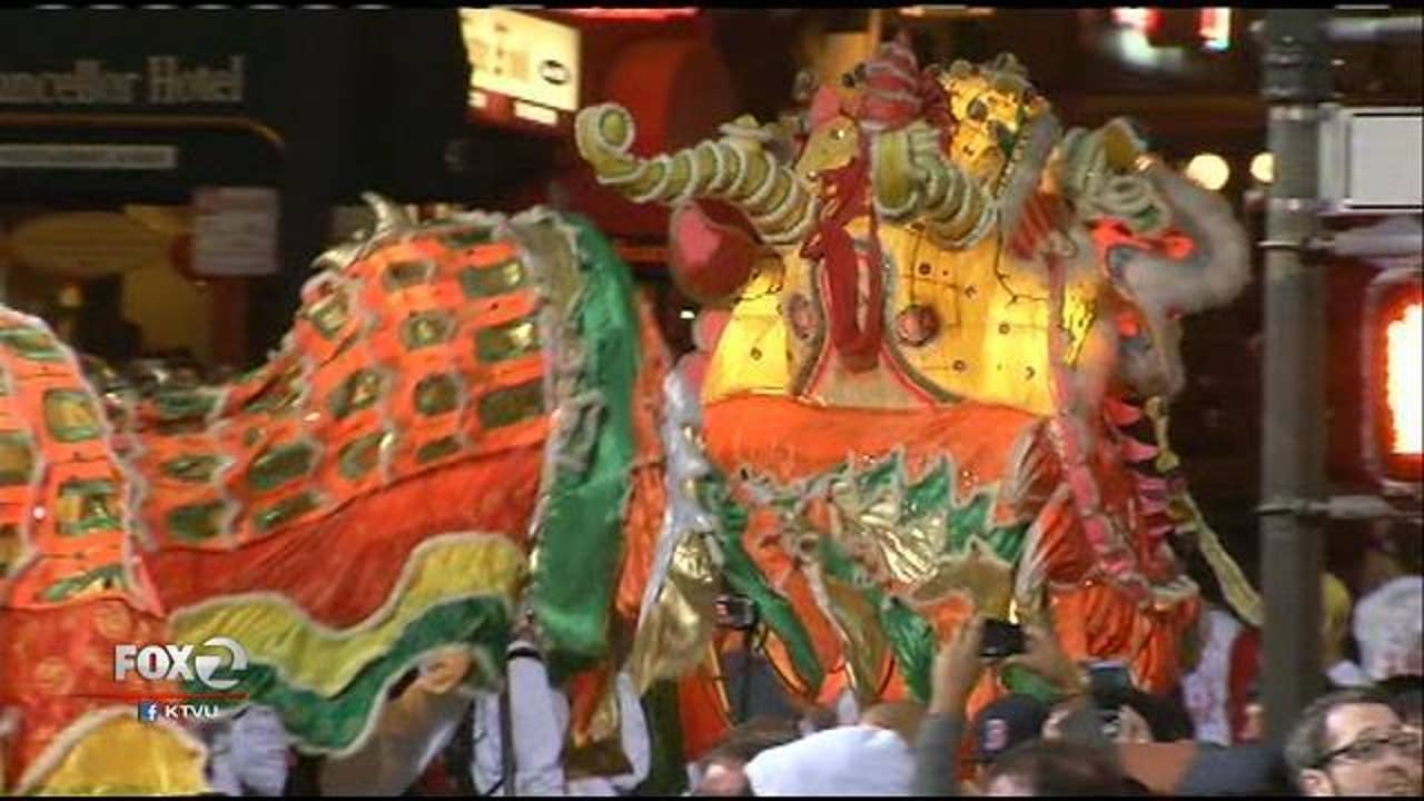 Hundreds of thousands gather to celebrate the Chinese new year parade