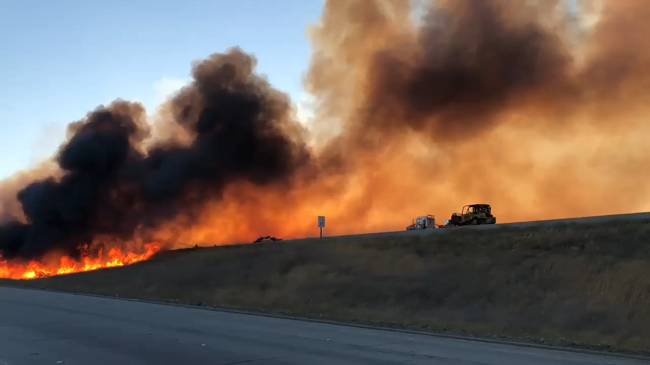 VIDEO Witnesses describe fire on ridge of Altamont Pass as 'crazy'