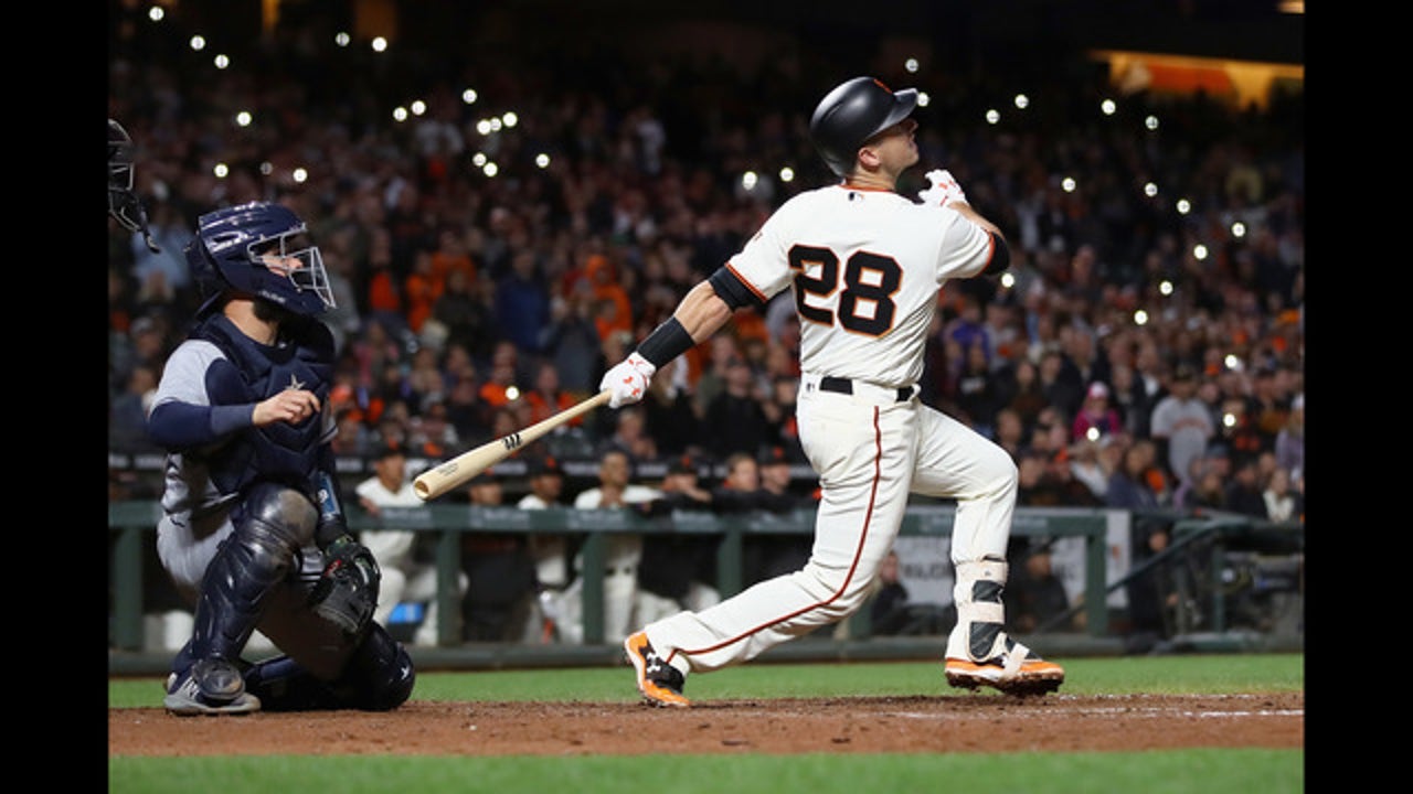 Giants' Buster Posey wins Silver Slugger Award for the fourth time in