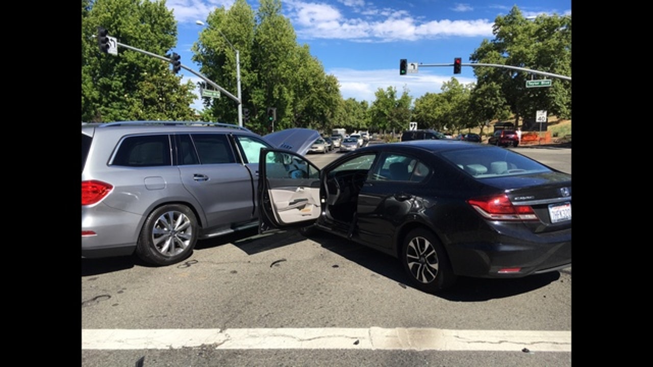 3 car crash in Pleasant Hill turned stabbing investigation