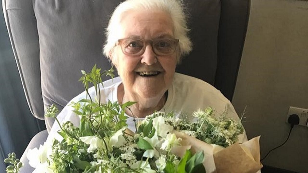 Royal wedding flowers turned into bouquets for hospice patients