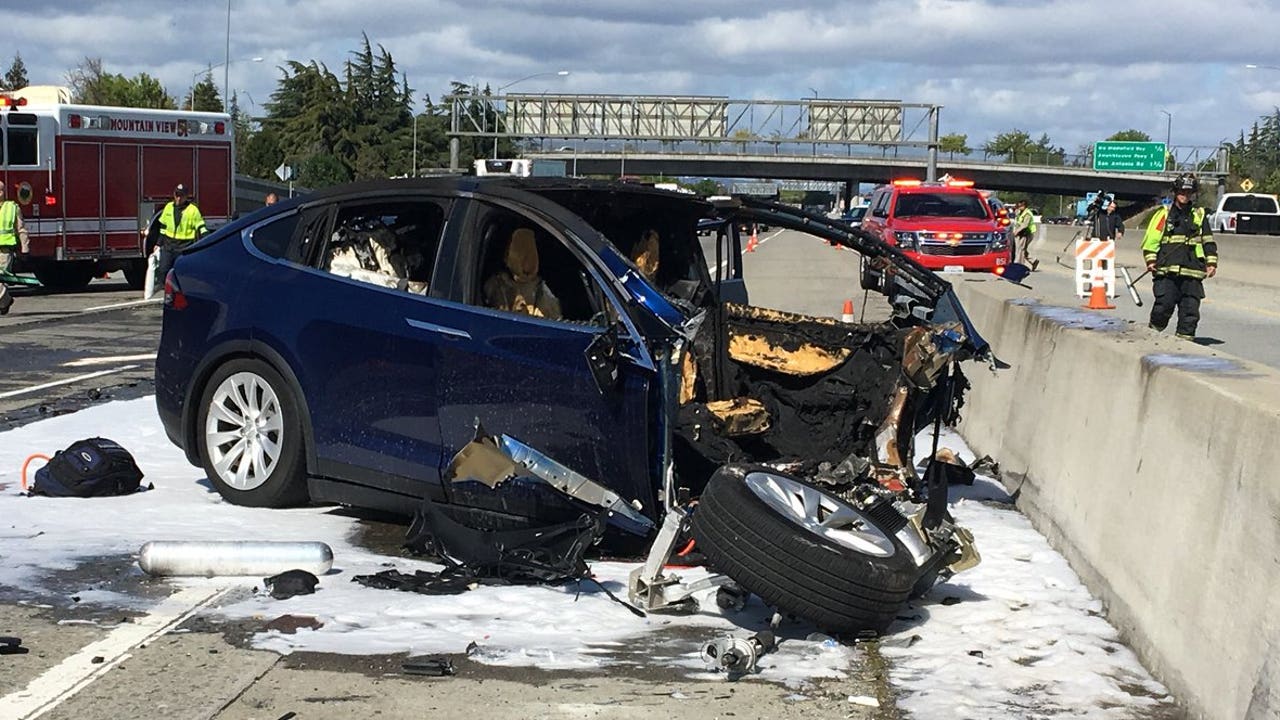 Tesla catches fire in fatal crash on Hwy 101 in Mountain View