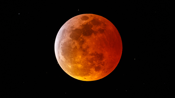 Super 'Blood Moon' is coming — here's where you can see the eclipse reach 'totality'