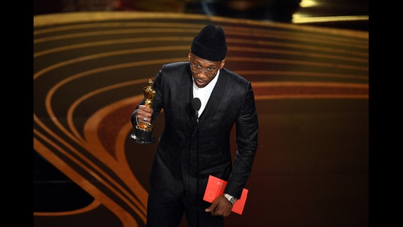 Bay Area native Mahershala Ali takes supporting actor Oscar for 'Green Book'