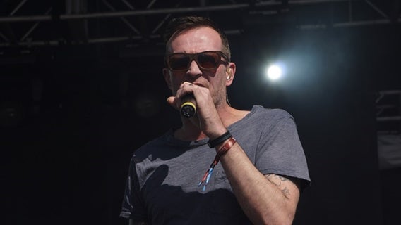 Manager: Ex-Stone Temple Pilots frontman Weiland dead at 48