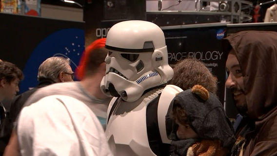 Cosplay and celebrities part of Silicon Valley Comic Con's fun