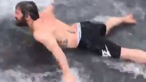 Alex Ovechkin partying all over DC since Stanley Cup win, dives into Georgetown fountain (VIDEO)