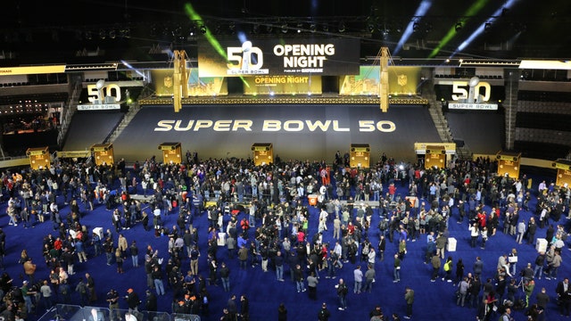 Players not only stars on Super Bowl Opening Night