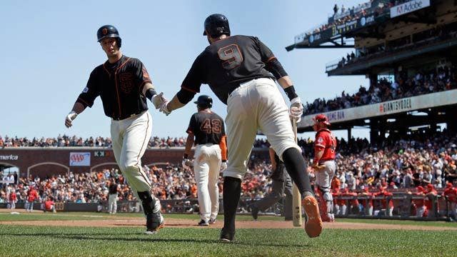 Posey, Crawford homer in Giants' 5-4 win