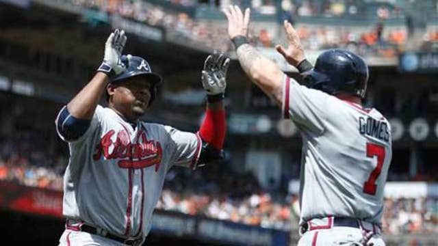 Braves score 4 in the 9th to stun Giants 7-5