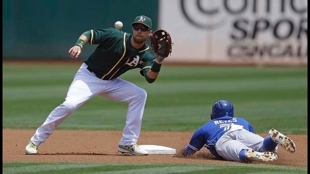 Martin, Donaldson homer to help Blue Jays power past A's 5-2