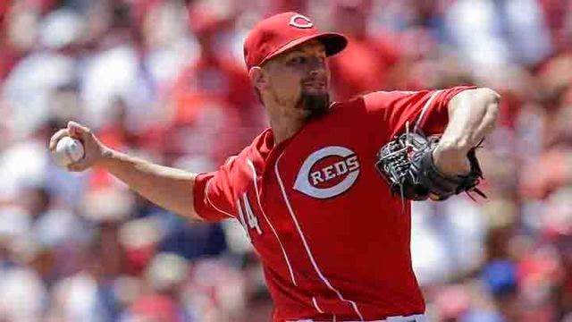 Giants get Mike Leake from Reds for another playoff run