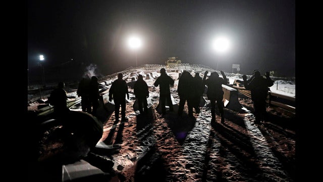Dakota Access Pipeline: Veterans stage symbolic protest near camp