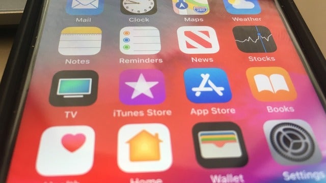 Supreme Court allows consumers antitrust suit against Apple