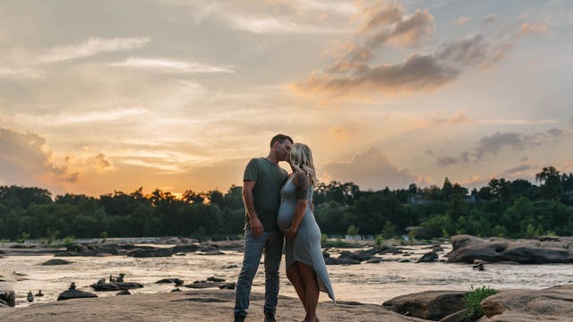 Photographer takes maternity photos for ex-husband and his new wife