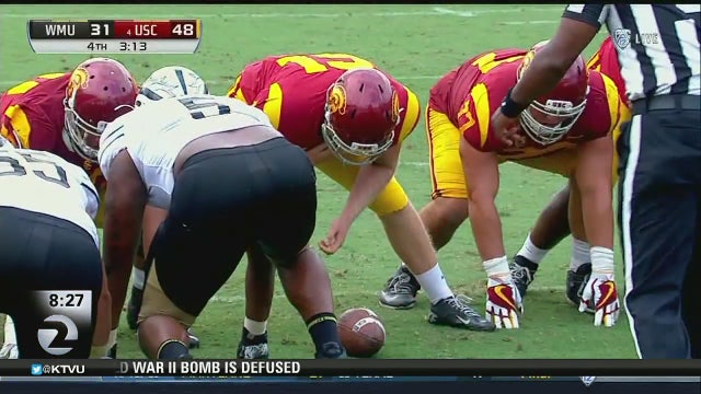 Blind USC football player delivers snap