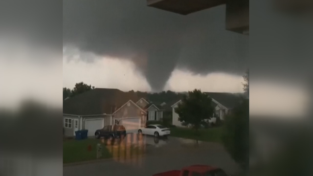Killer tornado pounds Missouri