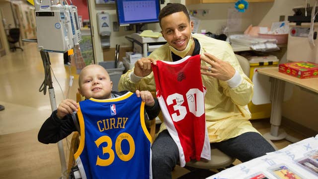 Steph Curry visits boy battling leukemia