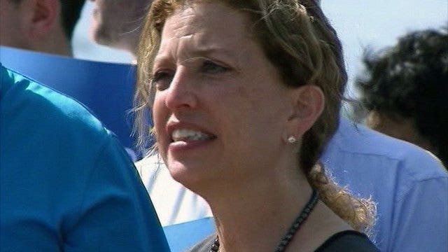 Rep. Wasserman Schultz beats primary challenger