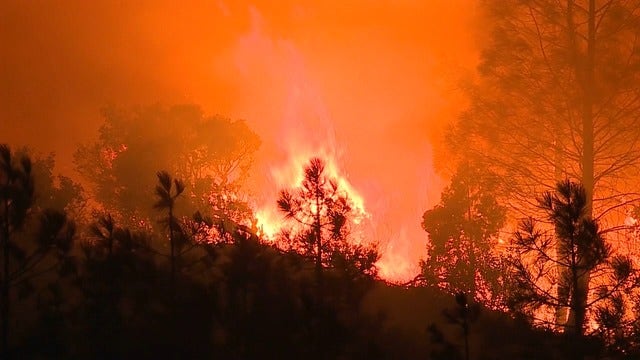 California wildfire keeps part of I-5 closed through weekend