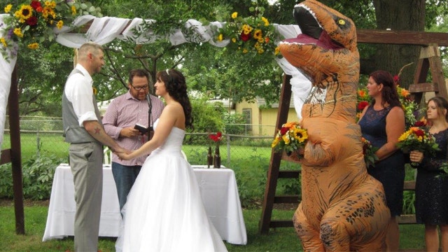 Maid of honor shows up to sister's wedding in giant T-rex costume
