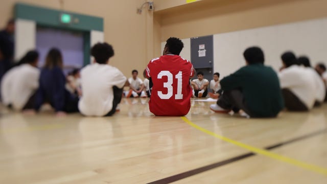 49ers players, incarcerated kids talk frustration management and football drills at juvenile hall