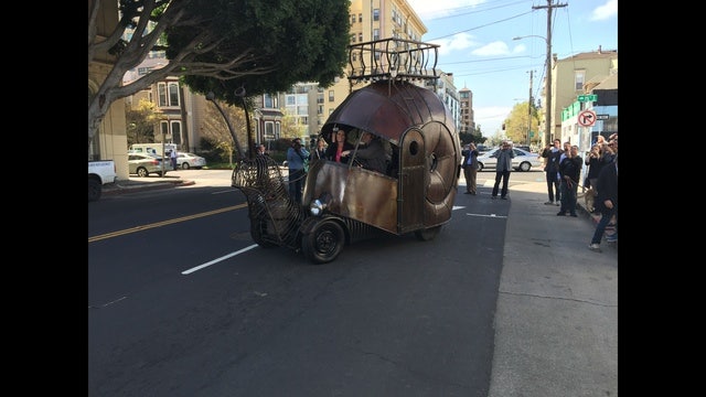 Mayor Schaaf welcomes Flax to Oakland; flame throwing vehicle in tow