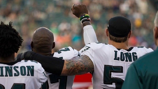 Eagles' Chris Long supports Malcolm Jenkins during anthem protest