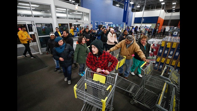 Oakland mayor promotes local shopping at Plaid Friday event