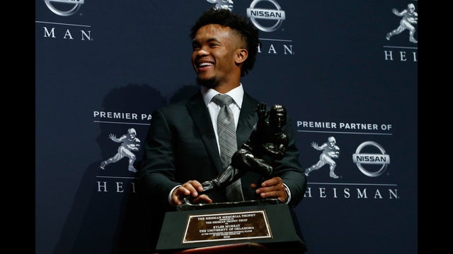 Oklahoma's Murray beats Alabama's Tagovailoa for Heisman