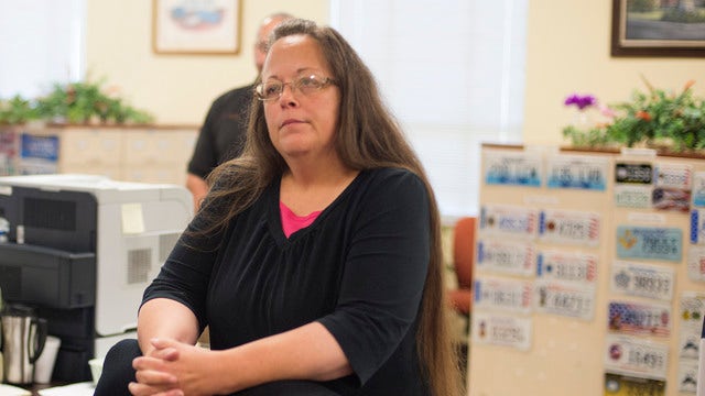 Unofficial results: KY county clerk who denied marriage license to gay couple heading for defeat